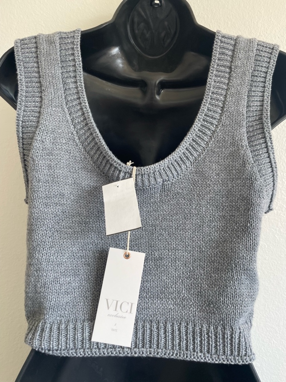 NWT VICI Gray Knit Sweater Tank Top Women’s Small Crop Sleeveless Ribbed - Picture 7 of 10